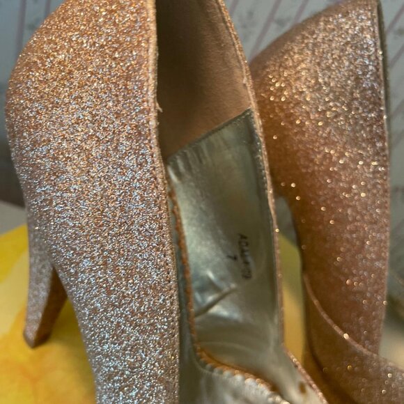 Go Max Adala Women's Size 7 Gold Sparkly Glitter Platform Pumps 5” Heels NEW - Picture 14 of 14